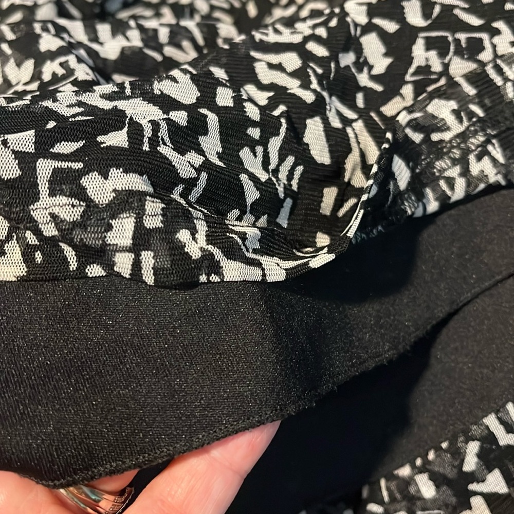 3/$20 - Maggie Barnes Patterned Sleeveless Dress - (16/18) - Picture 8 of 8